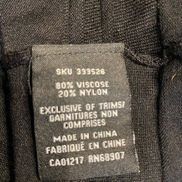 ✨NWT✨ Le Chateau - Sleeveless Ribbed Pattern Top - Picture 2 of 8